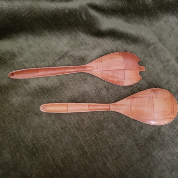 Beautiful Wood Salad Bowl with Serving Utensils - Picture 10 of 11